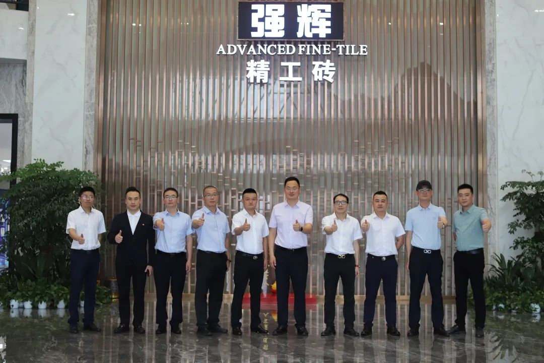 強輝新品質感大師又出圈？華美立家團隊參觀強輝總部展廳！