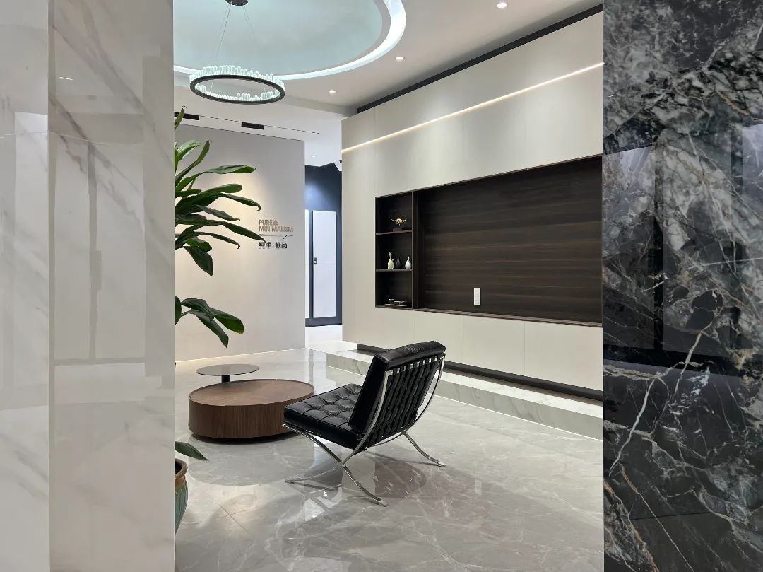 終端風(fēng)采 | 強(qiáng)輝東陽旗艦店,現(xiàn)代時(shí)尚,以素色致敬生活(圖13) 終端風(fēng)采 | 強(qiáng)輝東陽旗艦店,現(xiàn)代時(shí)尚,以素色致敬生活(圖13)