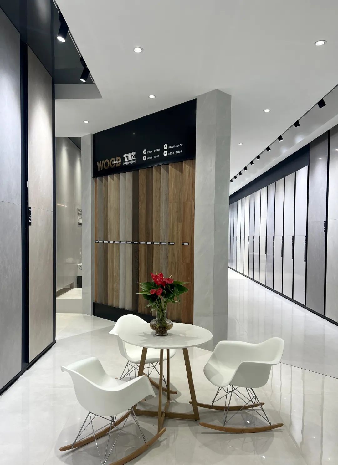 終端風(fēng)采 | 強(qiáng)輝東陽旗艦店,現(xiàn)代時(shí)尚,以素色致敬生活(圖15) 終端風(fēng)采 | 強(qiáng)輝東陽旗艦店,現(xiàn)代時(shí)尚,以素色致敬生活(圖15)