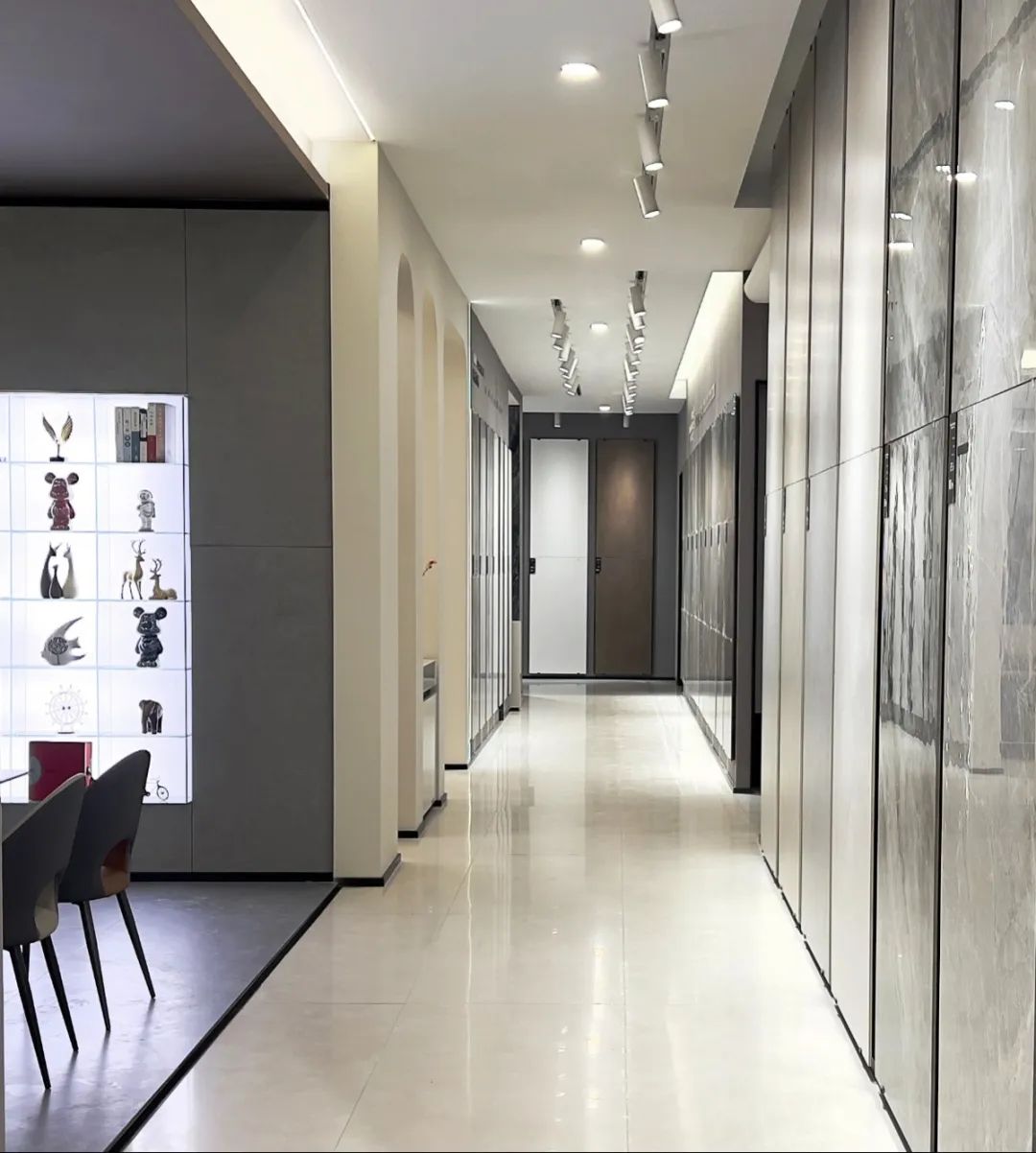 終端風(fēng)采 | 強輝江山旗艦店,以現(xiàn)代設(shè)計聚合時尚空間之美(圖5) 終端風(fēng)采 | 強輝江山旗艦店,以現(xiàn)代設(shè)計聚合時尚空間之美(圖5)