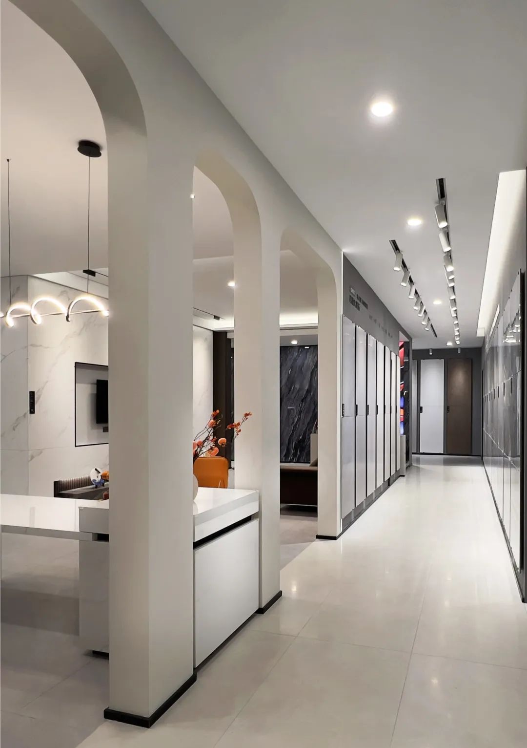 終端風(fēng)采 | 強輝江山旗艦店,以現(xiàn)代設(shè)計聚合時尚空間之美(圖7) 終端風(fēng)采 | 強輝江山旗艦店,以現(xiàn)代設(shè)計聚合時尚空間之美(圖7)