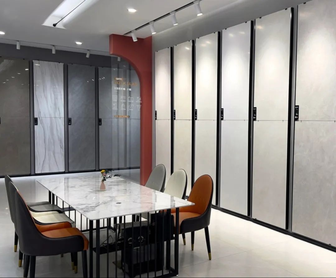 終端風(fēng)采 | 強輝江山旗艦店,以現(xiàn)代設(shè)計聚合時尚空間之美(圖8) 終端風(fēng)采 | 強輝江山旗艦店,以現(xiàn)代設(shè)計聚合時尚空間之美(圖8)