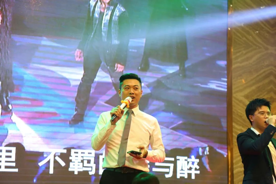 金虎迎新·領跑2022 | 集團年度總結會暨新年晚會完美落幕!(圖17) 金虎迎新·領跑2022 | 集團年度總結會暨新年晚會完美落幕!(圖17)