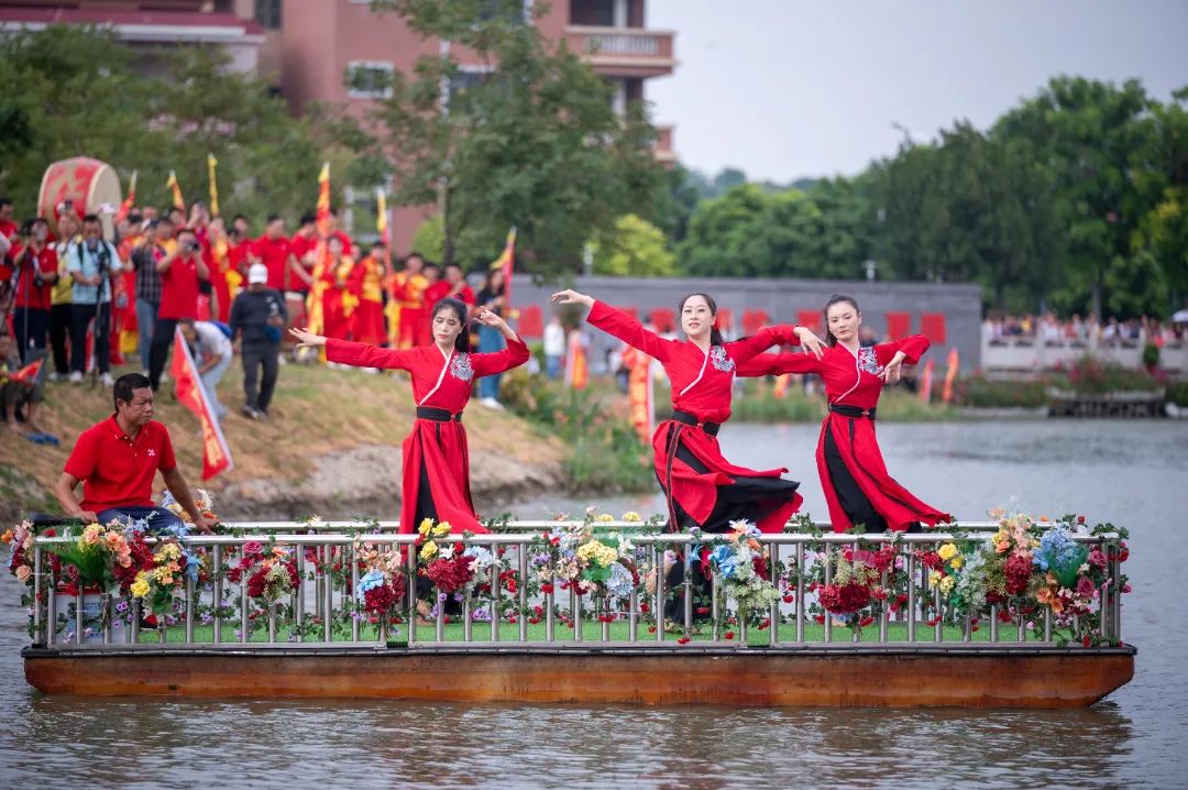 燃動金秋 | 草艇競渡，奪人風采彰顯非遺文化瑰寶之韻(圖8)