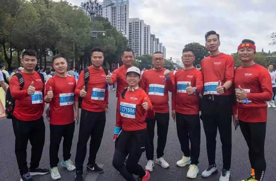 燃情晉江 跑出精彩|強輝×2025晉江馬拉松熱血開跑(圖7) 燃情晉江 跑出精彩|強輝×2025晉江馬拉松熱血開跑(圖7)